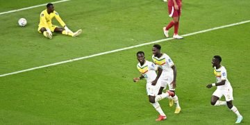 Ev sahibi Katar, Senegal'e 3-1 mağlup olduktan sonra Dünya Kupası'ndan elendi