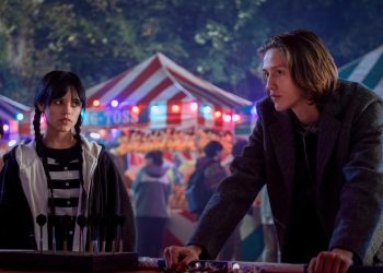 Wednesday'e Neden Kuzgun Denir? Morticia'ya Neden Güvercin Denir?