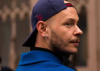 Erkekler Küpeyi Sağ Tarafa Mı Sol Tarafa Mı Takmalı?